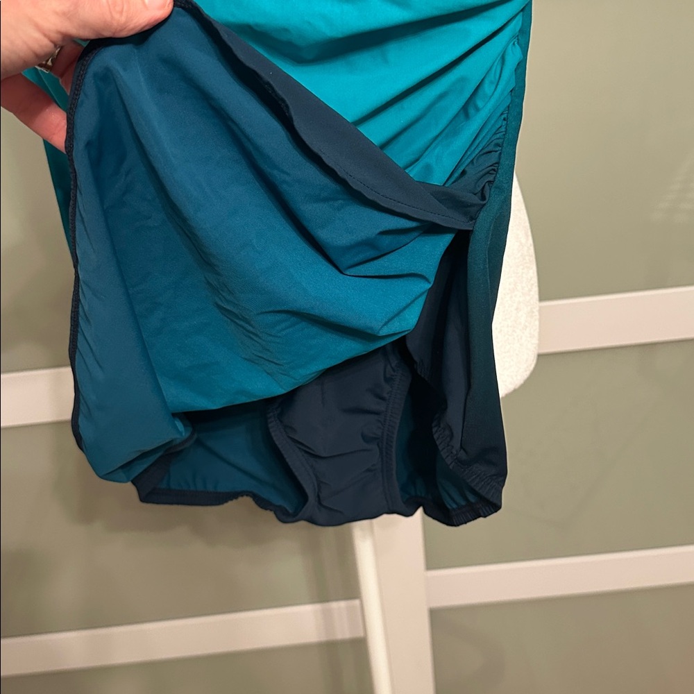 Lands End Turquoise to Teal One Piece Swimsuit - Picture 8 of 9